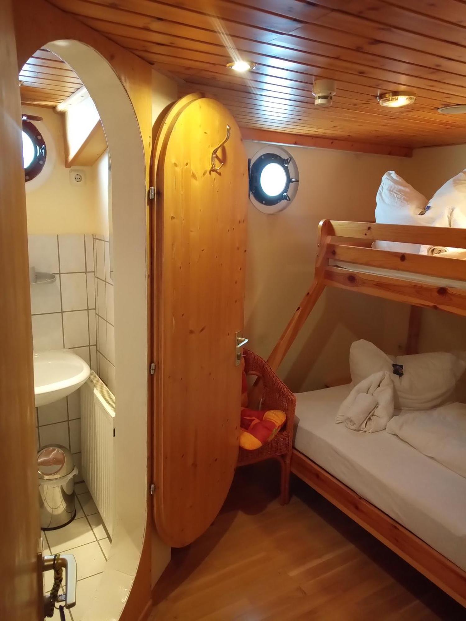 Kuestenmotorschiff Aventura BRE Exterior foto